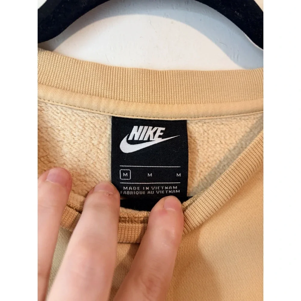 Nike Sportswear Crewneck Sweatshirt Beige Cream Embroidered Logo Medium